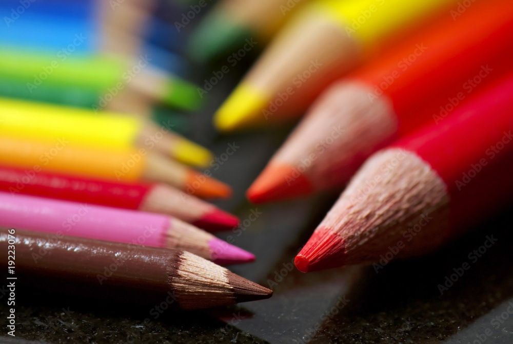 Obraz premium Colored pencils, large and small