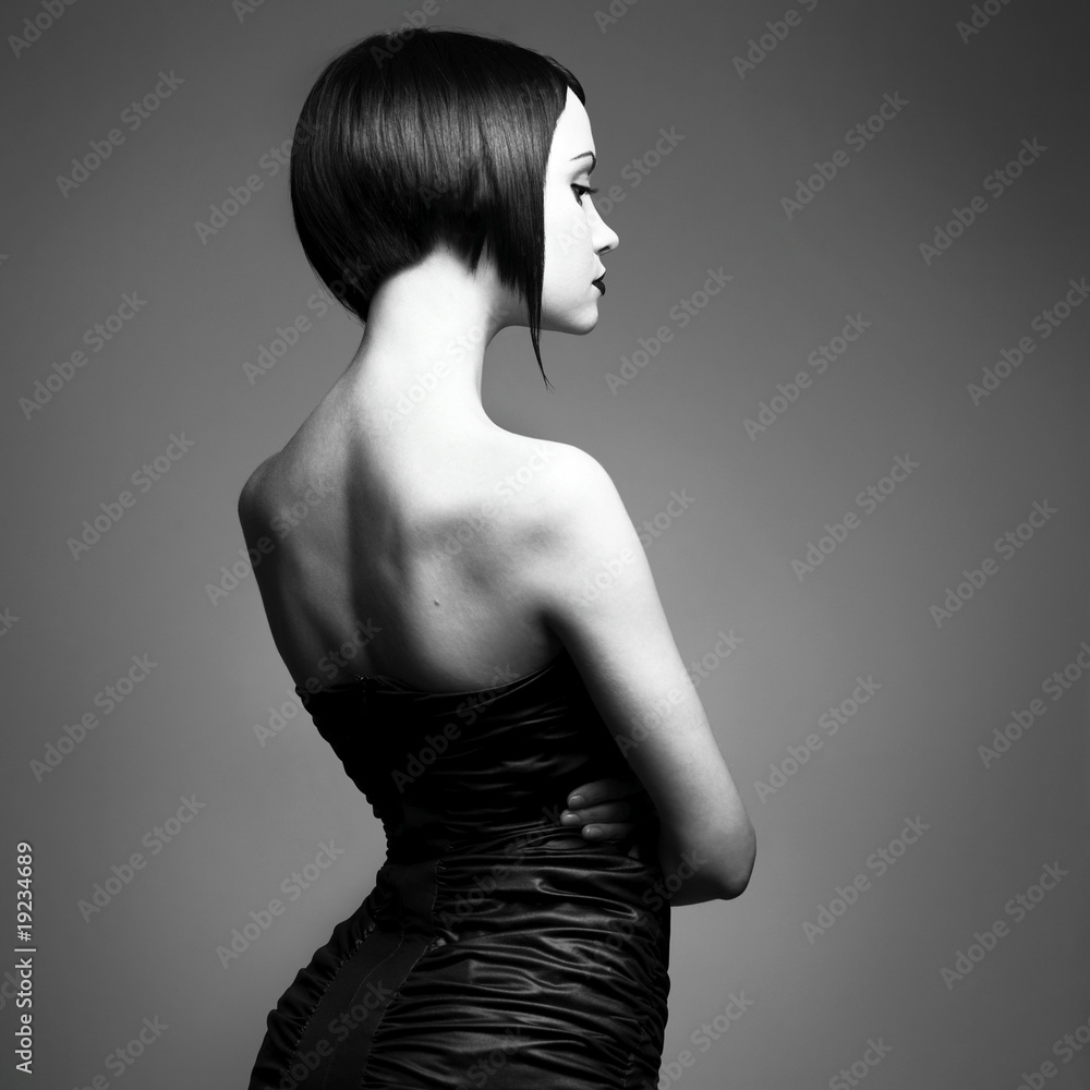 Obraz premium Elegancka dama ze stylową fryzurą