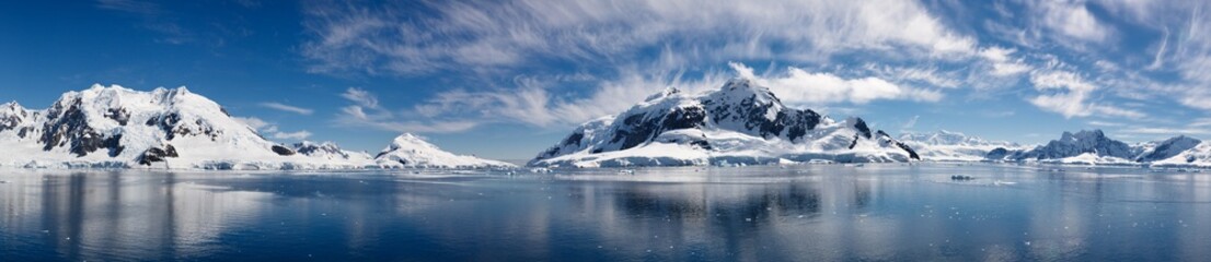 Fotobehang Zuidpoolgebied Paradise Bay ijslandschap Antarctica  © Patrick Poendl