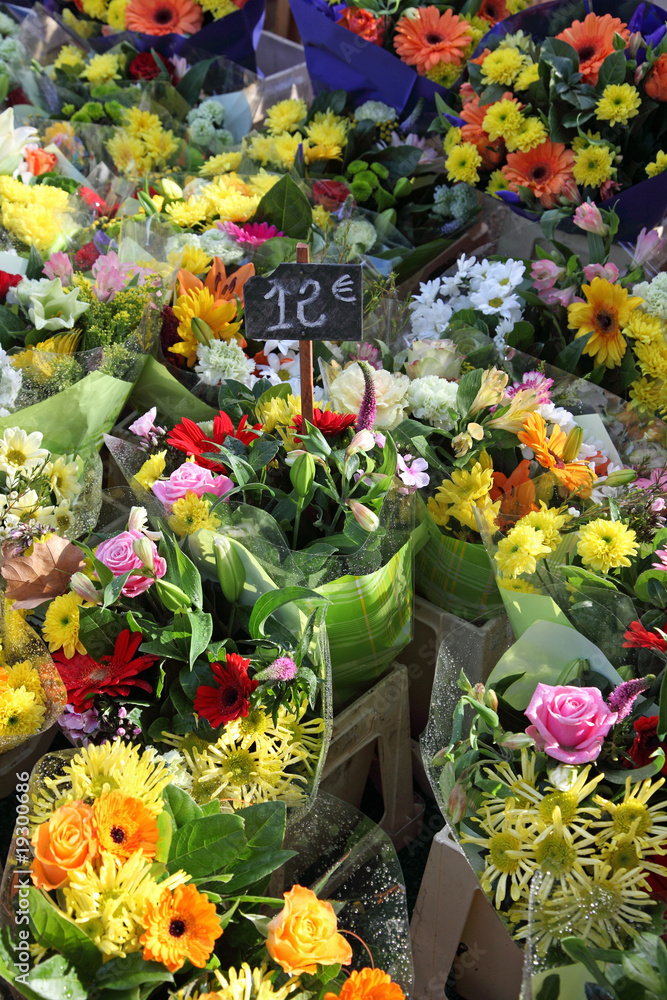 Au marché : Vente de bouquets de fleurs - Fleuriste