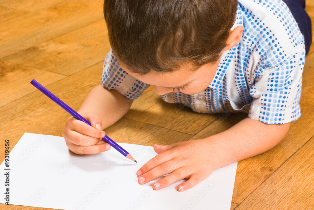 © Michail Pavlov - The boy draws pencils