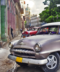 Plexiglas schilderij Cubaanse oldtimers Havana straatbeeld met klassieke auto  © roxxyphotos