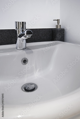 ceramic hand wash basin
