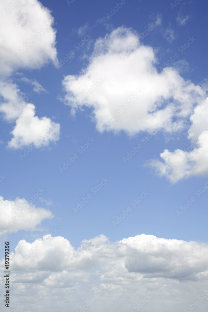 Obraz premium White fluffy clouds in blue sky