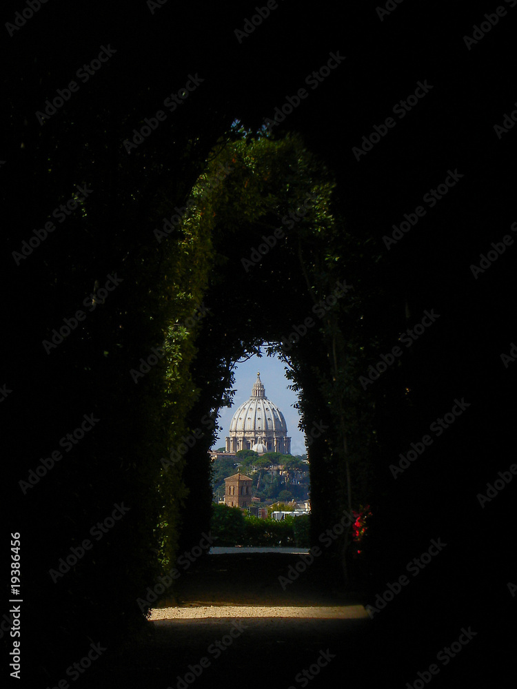 Fototapeta premium St Peters through the Gate on Aventino Hill in Rome