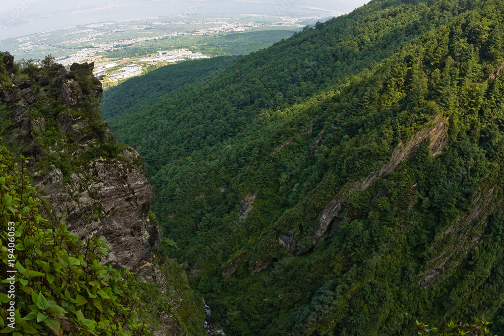 Naklejka premium mountain gorge in yunnan, china