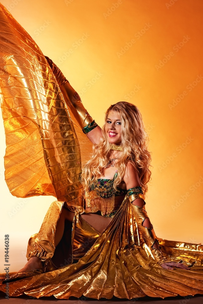 Fototapeta premium Attractive woman performing arabic dance