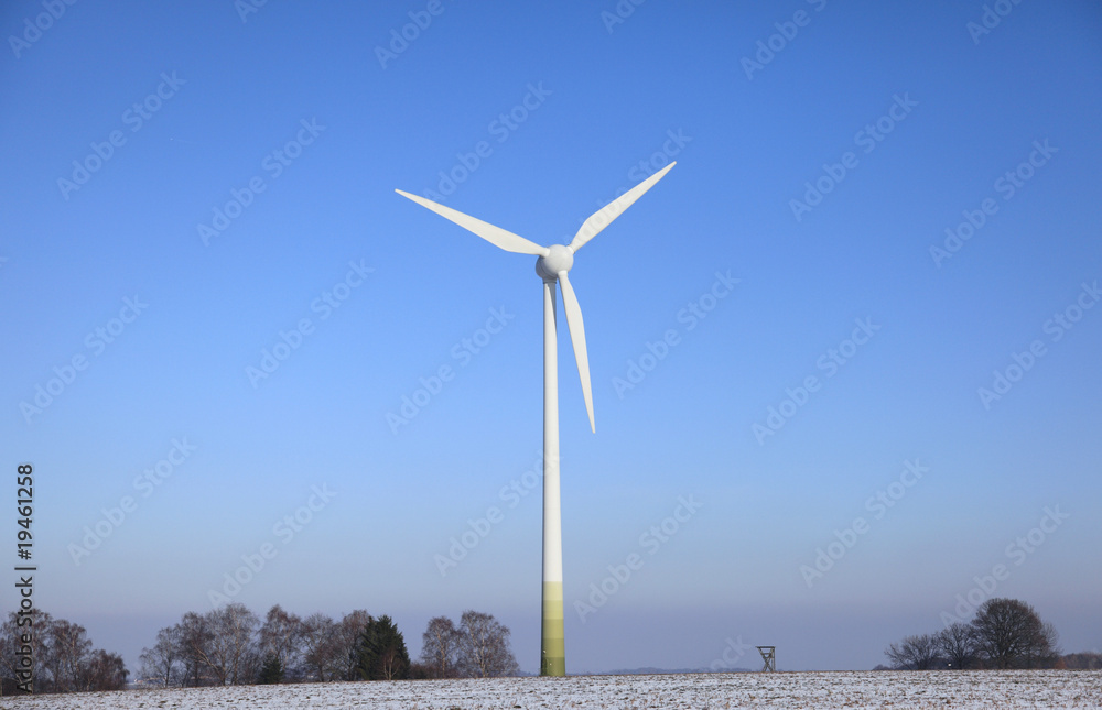 Fototapeta premium Windrad im Winter