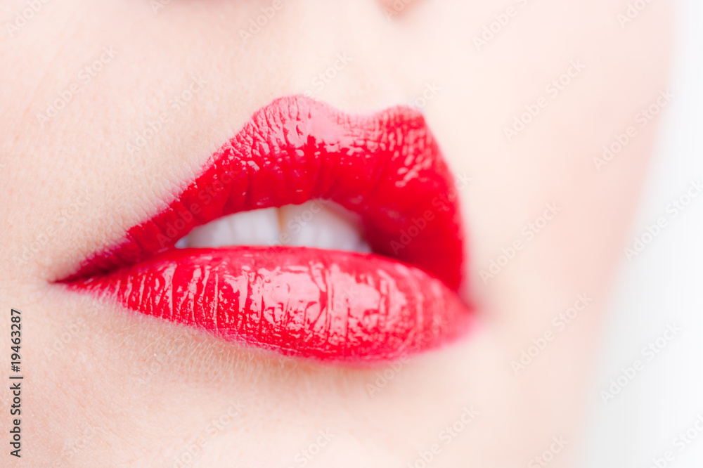 Naklejka premium Rote Lippen, weiße Zähne