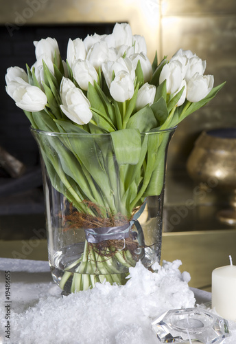 Fototapeta Naklejka Na Ścianę i Meble -  Decoration of dining table for Valentine's Day. White tulip.