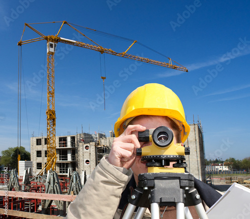 Géomètre sur un Chantier du Bâtiment  photo