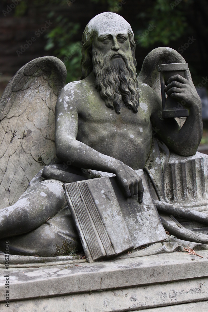 Chronos mit Buch und Sanduhr