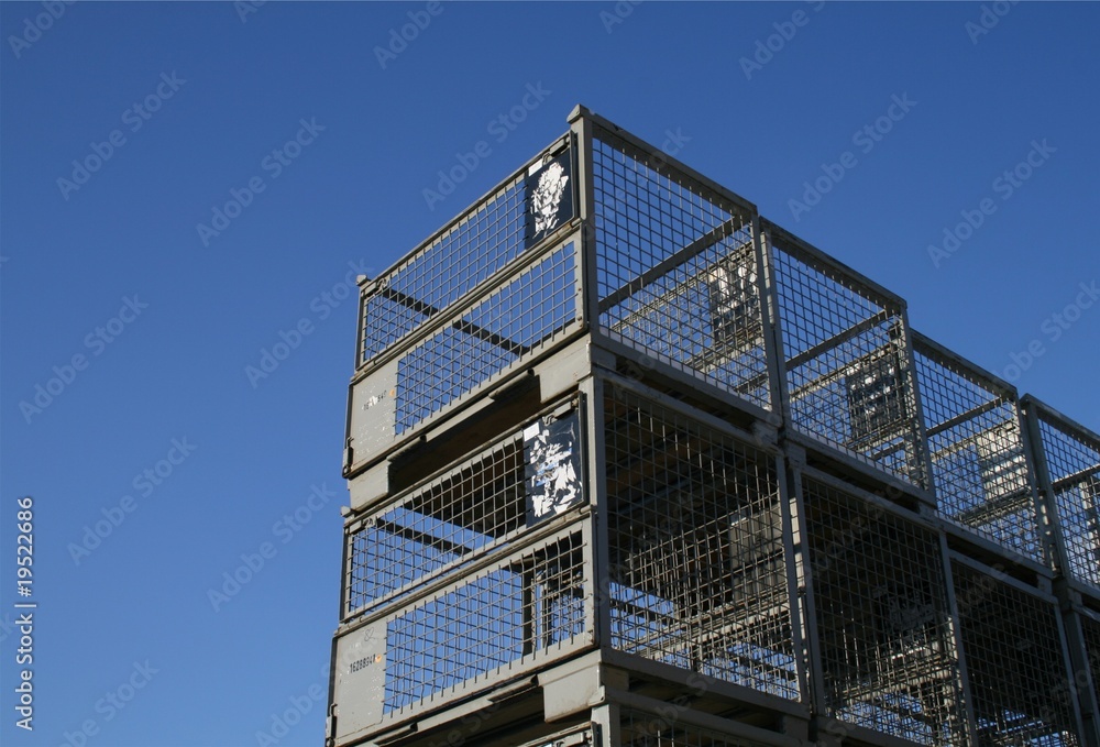 Fototapeta premium Transport gestapelte Container Gitterbox