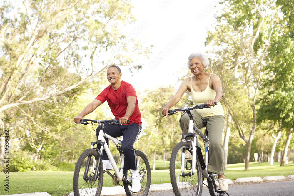 Obraz premium Senior Couple Riding Bikes In Park