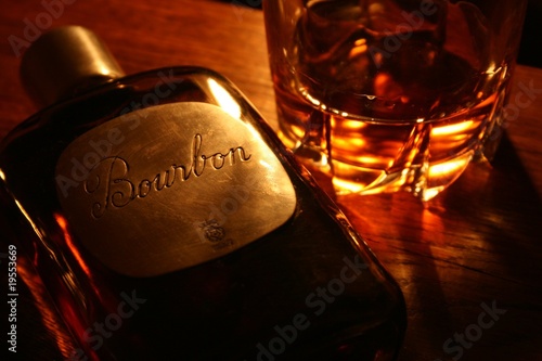 Foto bourbon, whisky, whiskey, alcool, bouteille,verre ,ambre