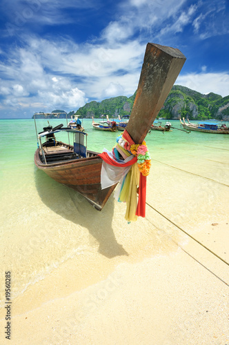 Traditional Thai boat © haveseen