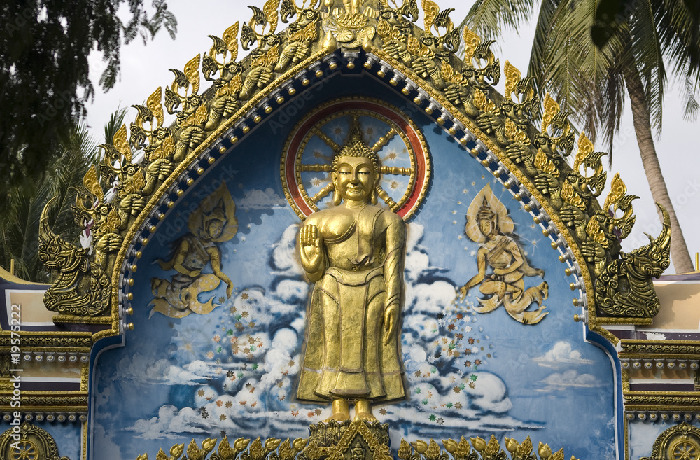 Golden Buddha in Wat Samret (Koh Samui, Thailand)