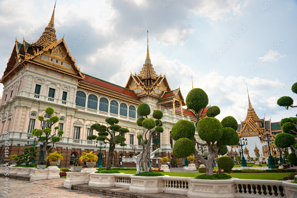 Fototapeta premium Wat Phra Kaeo Temple at night, bangkok, Thailand..