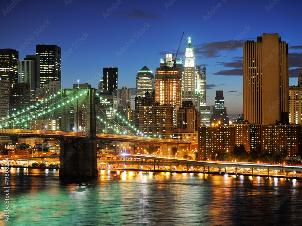 Naklejka premium Nowy Jork Manhattan most po zmierzchu