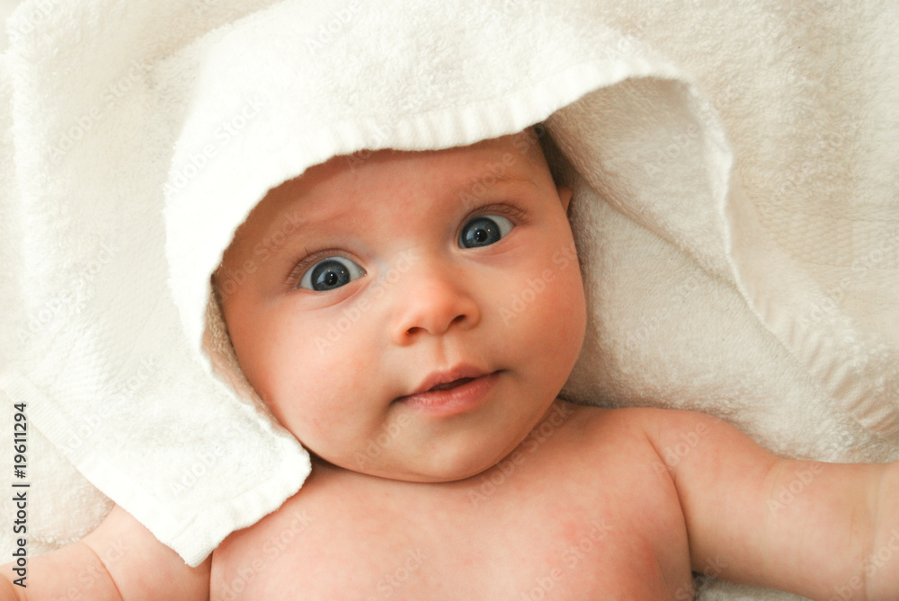 bébé agé de 3 mois bébé agé de 3 mois
