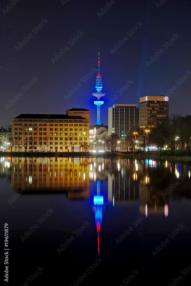 Fototapeta premium Heinrich-Herz-Turm beleuchtet