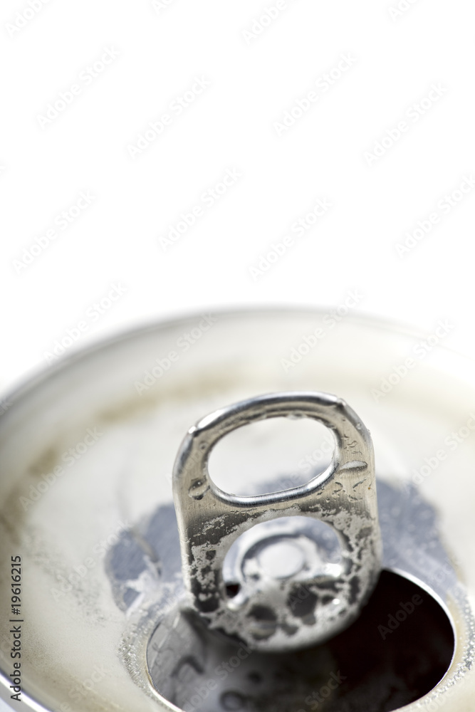 Nahaufnahme einer offenen Bierdose Nahaufnahme einer offenen Bierdose