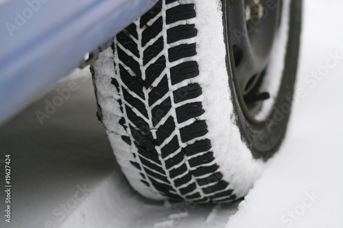Autoreifen im Schnee
