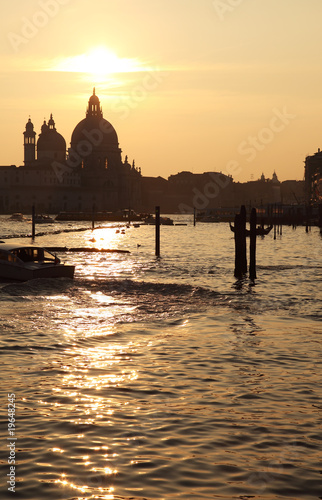 Sunset behind the Church of Madonna Della Salute © netrun78