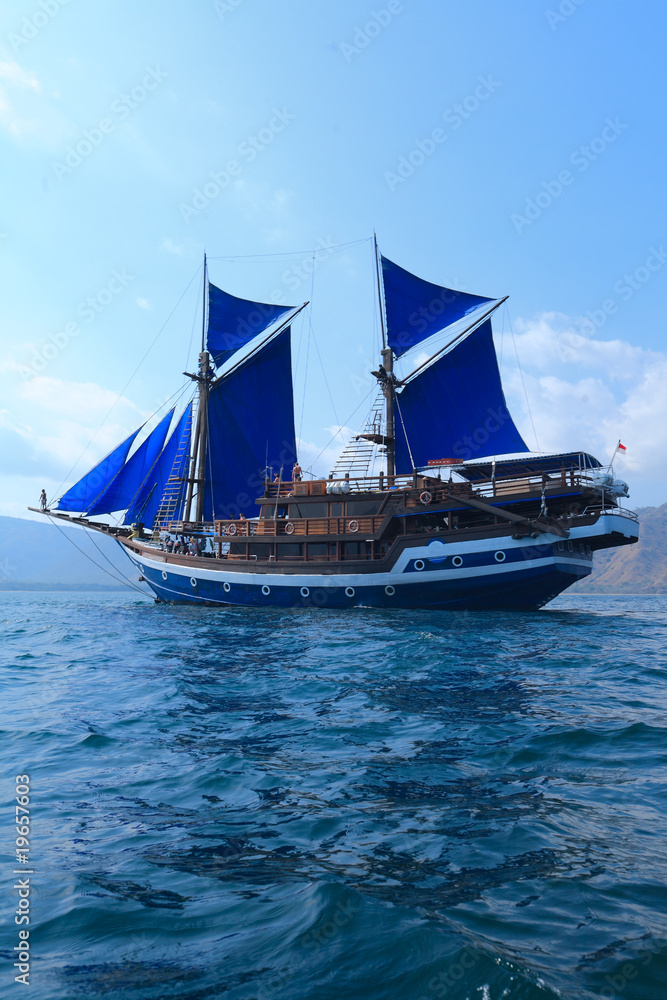 Obraz premium Ancient ship