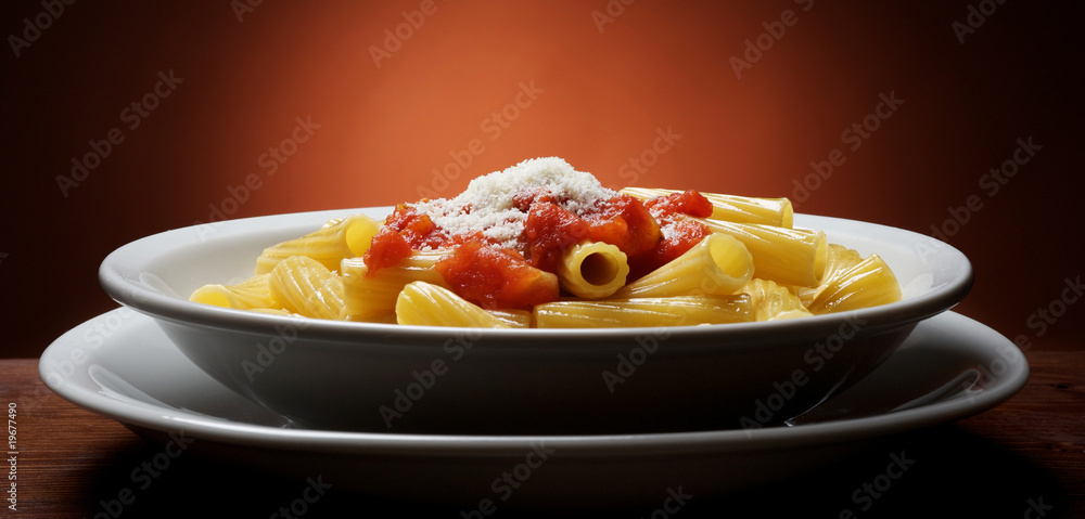 piatto di maccheroni al pomodoro piatto di maccheroni al pomodoro