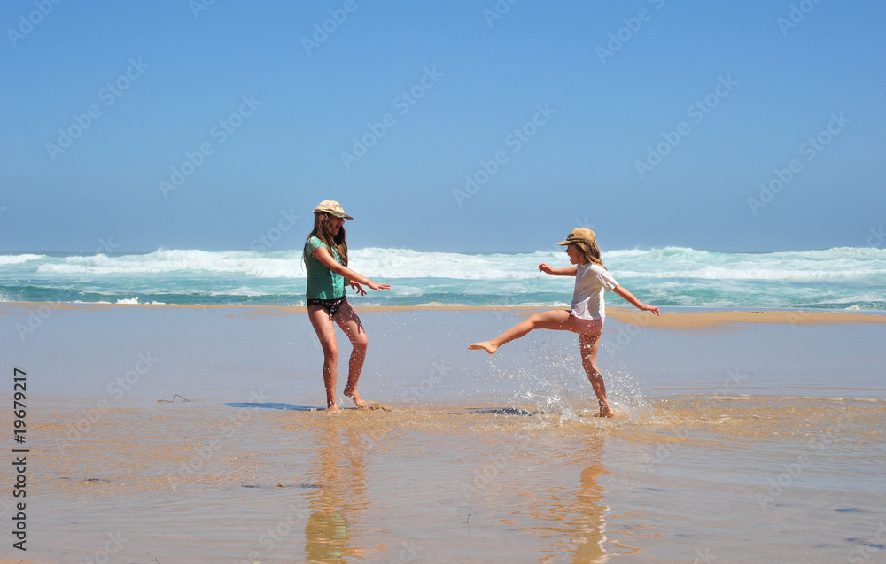 kinder am strand