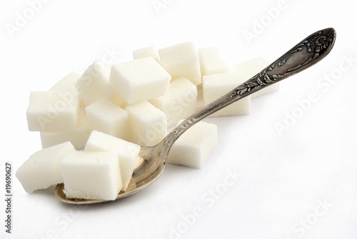 Foto lump sugar and silver spoon