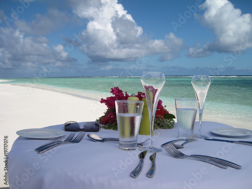 Maldivas, comida en la playa