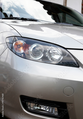 Car lights © Stockgiu
