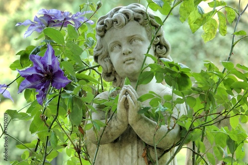 Wallpaper Mural Skulptur eines betenden Jungen Torontodigital.ca