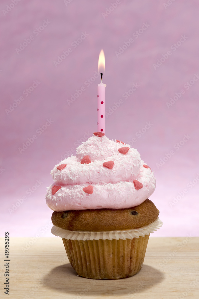 Muffin mit Kerze StockFoto Adobe Stock