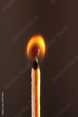 Brennendes Streichholz