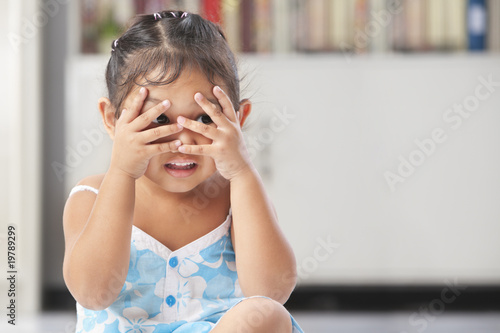 Fotografi Little girl playing peekaboo