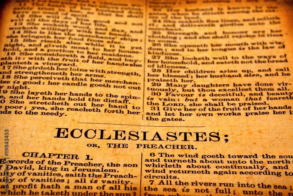 Obraz premium Close up of old Holy bible book