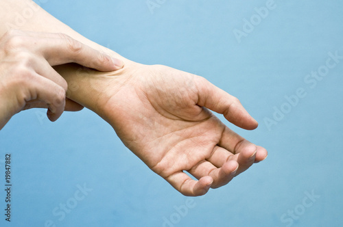 fingers checking pulse