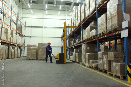 worker in blue uniform working in warehoues
