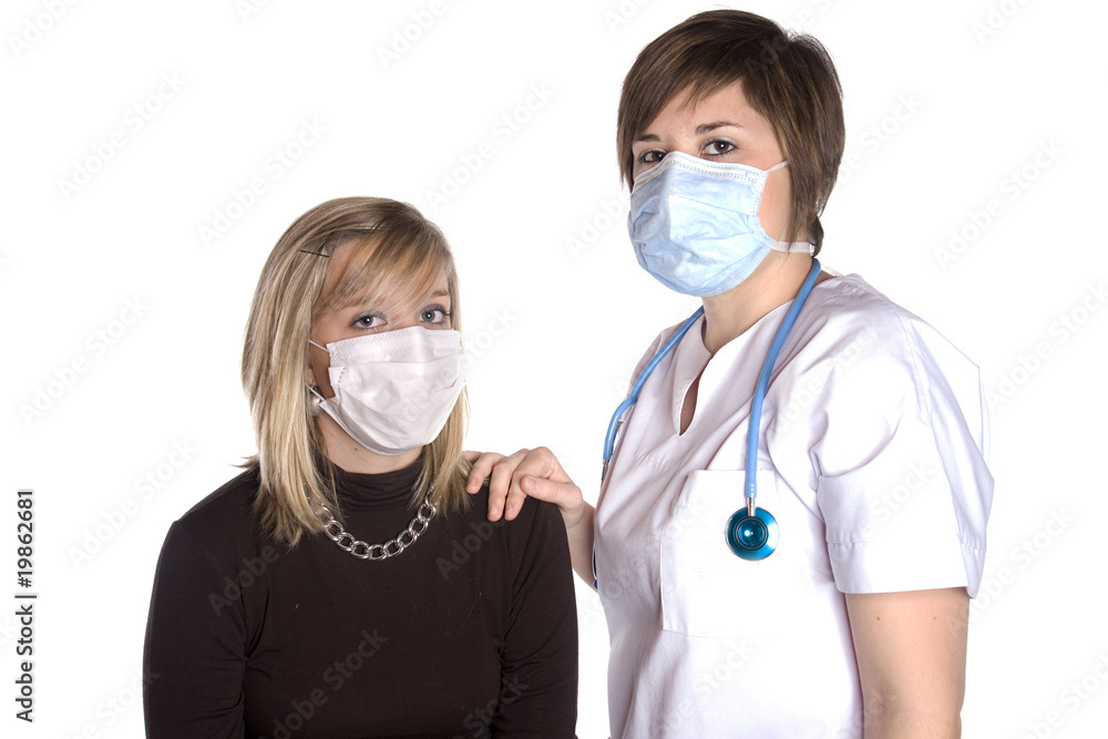 patiente et médecin avec un masque de protection