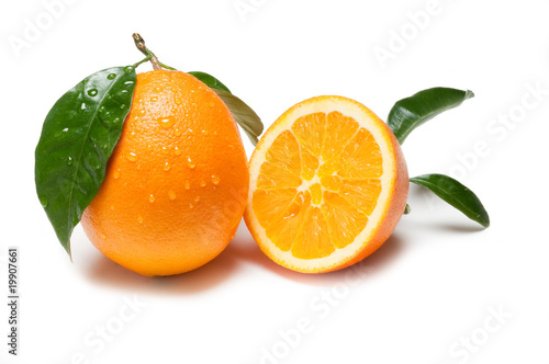 arance su sfondo bianco
