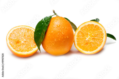 arance su sfondo bianco