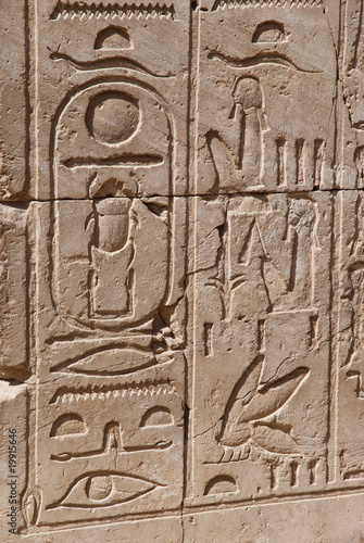 hieroglyphen im Karnaktempel