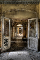 Tableau sur plexiglas Vieux bâtiments abandonnés offene Türen  © Grischa Georgiew
