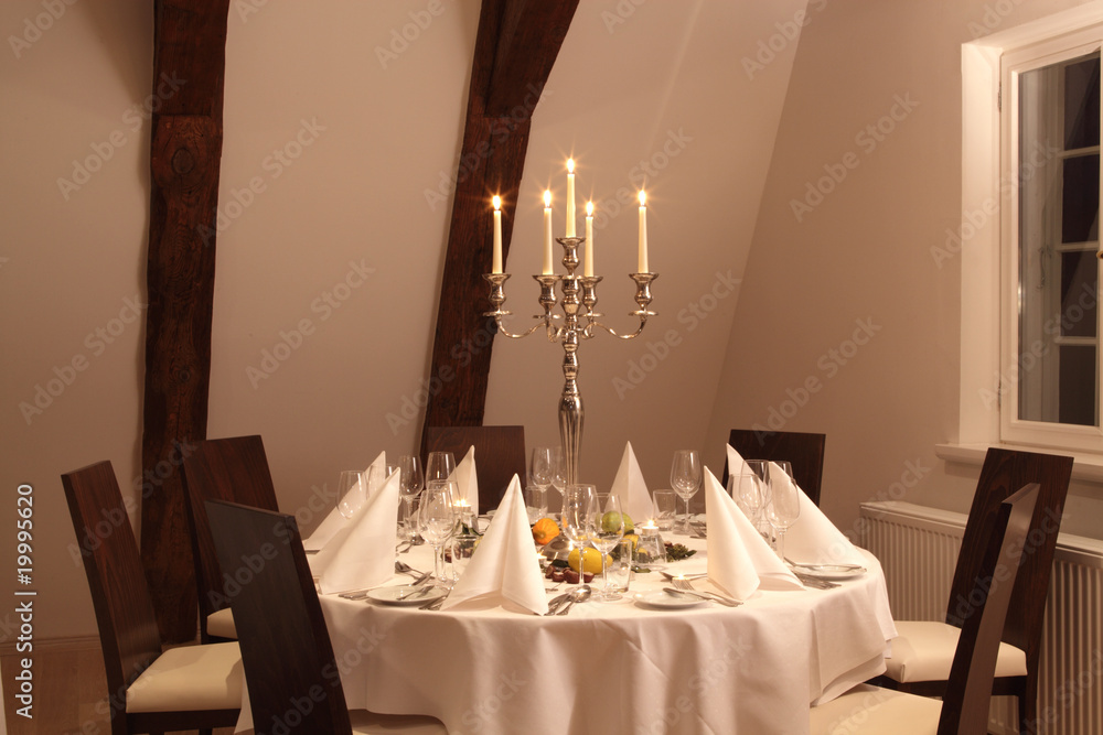Festtafel weiss eingedeckt Festtafel weiss eingedeckt
