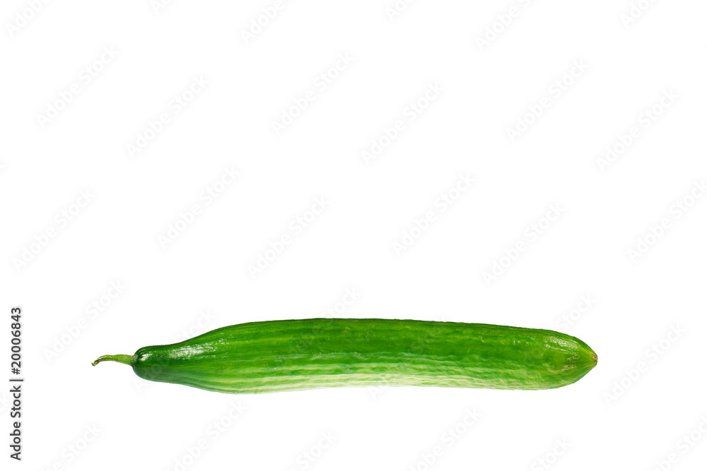Eine grüne Gurke freigestellt. Eine grüne Gurke freigestellt.