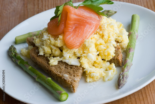 Smoked salmon with scrambled egg and asparagus