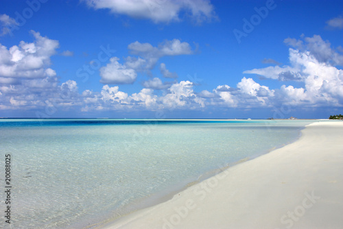 plage déserte des îles maldives